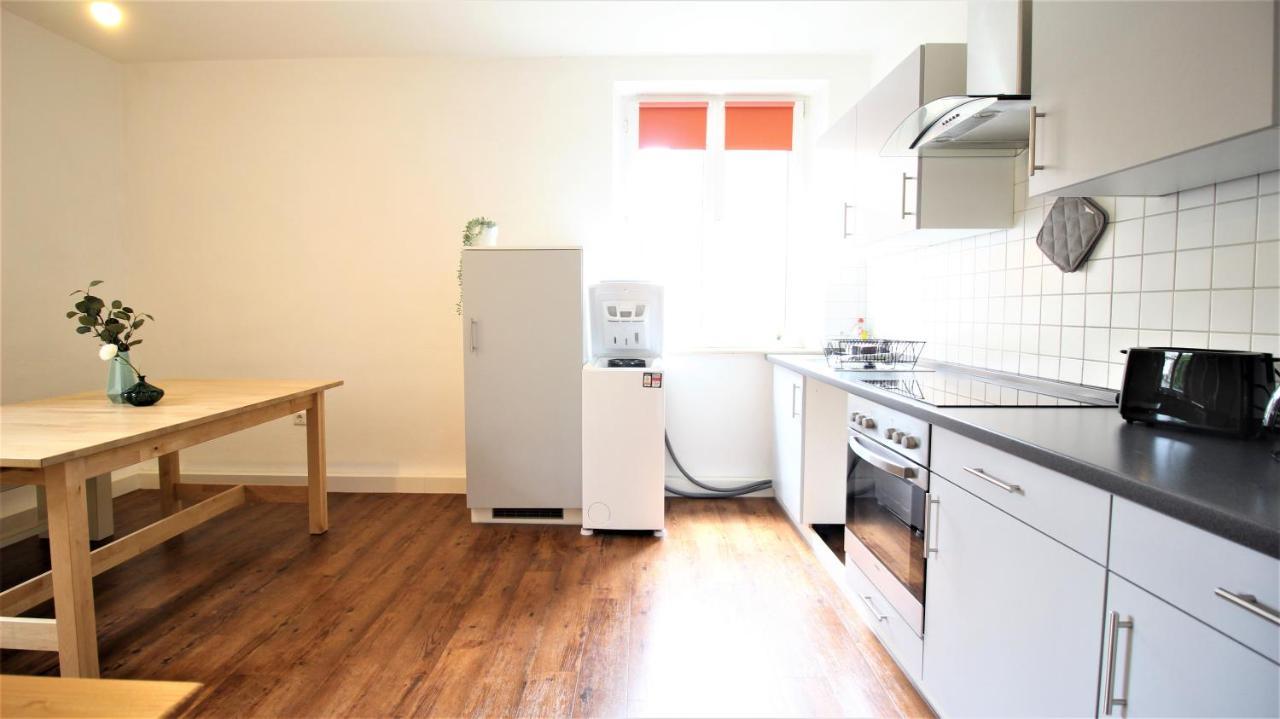 Zentral Wohnen - Inkl. Privatem Stellplatz Apartment Вюрцбург Екстериор снимка
