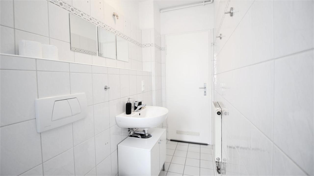 Zentral Wohnen - Inkl. Privatem Stellplatz Apartment Вюрцбург Екстериор снимка